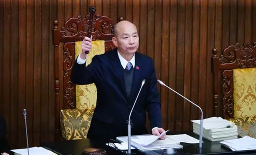 藍白強推警消年改通過　退警月領7.4萬比次長、大學教授還高！