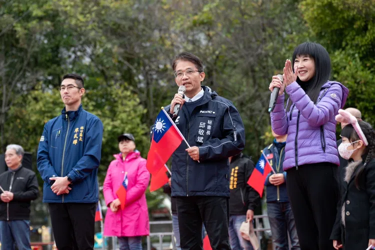 新北市秘書長邱敬斌也特別蒞臨現場，與民眾一同慶祝新年的到來。服務處提供