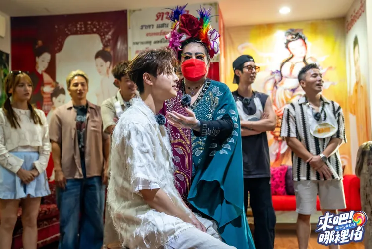 王子忍痛體驗泰國打臉增運，許願要比弟弟紅。TVBS提供