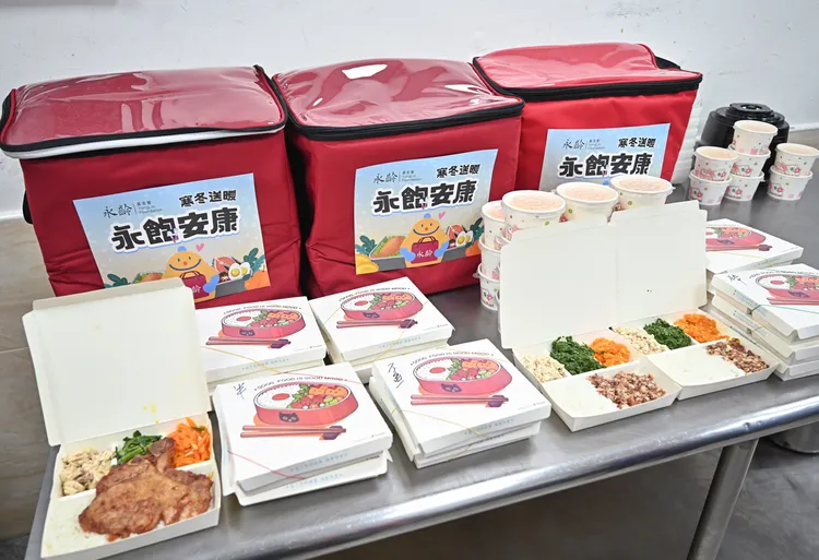永齡基金會與長者福利機構合作「永飽安康」營養餐食計畫。永齡基金會提供