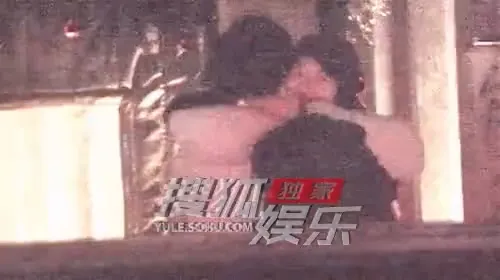 王力宏和劉亦菲日前聚餐後互擁道別。翻攝搜狐娛樂微博