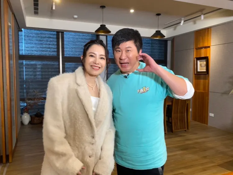 徐懷鈺（左）和胡瓜相見歡。《下面一位》提供