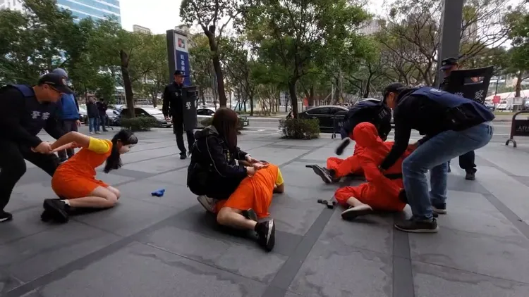 英熙娃娃」搶銀行被制伏。桃園警分局提供