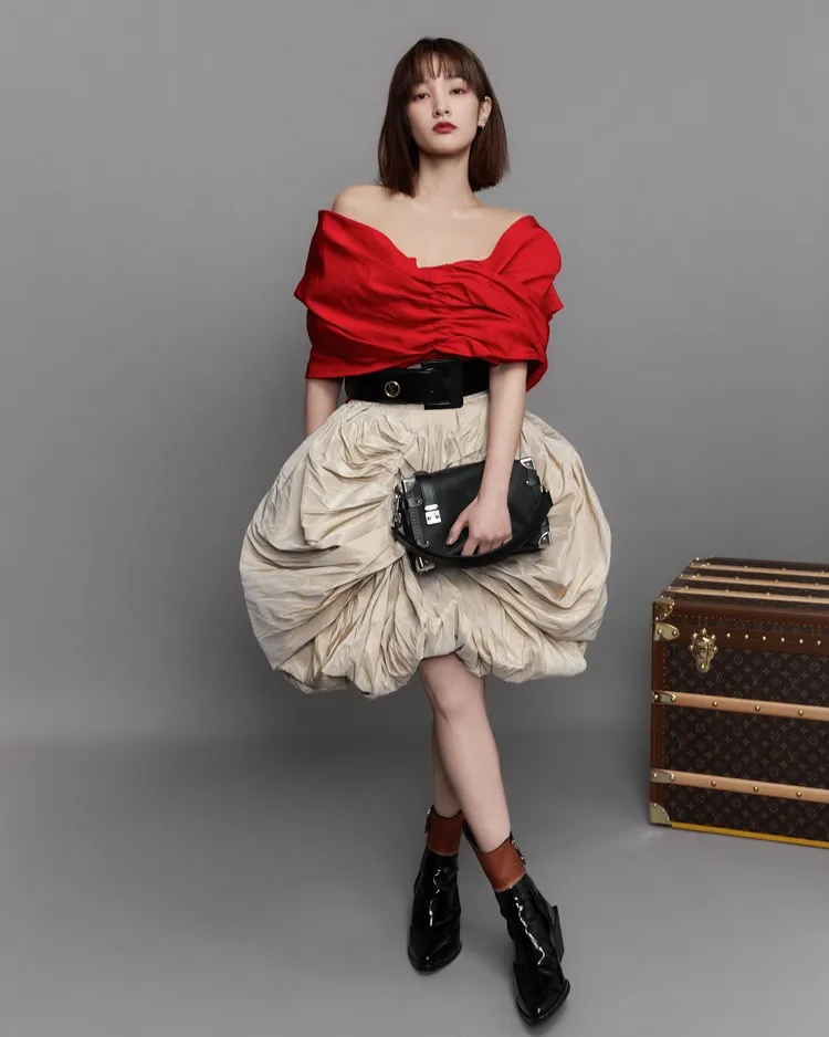 王淨這套造型相當俏麗。品牌提供