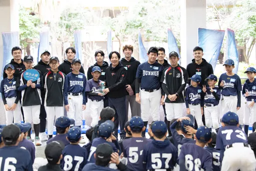 賴清德偕職棒球星為小球員打氣 首度透露愛棒球原因