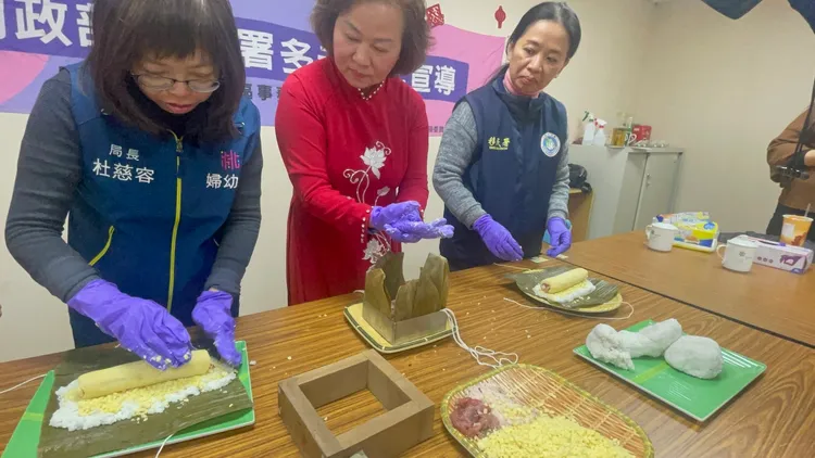 越南過年包粽子。張沛森攝