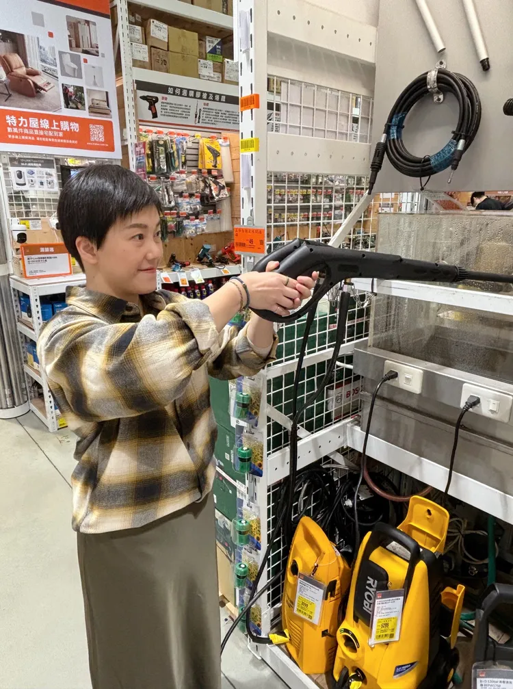 春節前夕掃除工具需求大增，特力屋高壓清洗機銷量單月成長超過5成。業者提供