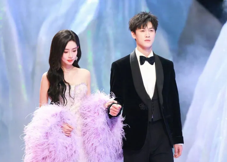 《九重紫》孟子義、李昀銳一起走紅毯。翻攝圈內老鬼微博