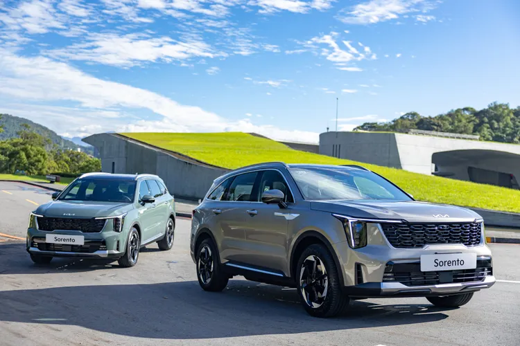 Kia Sorento小改款於2024年12月首月領牌交車共246台，榮登當月同級銷售冠軍，累計接單更突破600張。業者提供