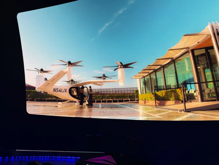 巴斯蒂安表示，在「接下來幾年內」人工智慧將與Joby合作，預訂從家到機場的電動空中計程車。趙筱文攝影