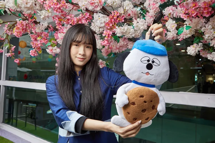 Global Mall推「史努比蛇年限定點數兌禮」，會員可扣點兌按摩搥、圍巾掛袋，萌翻新年每一天。