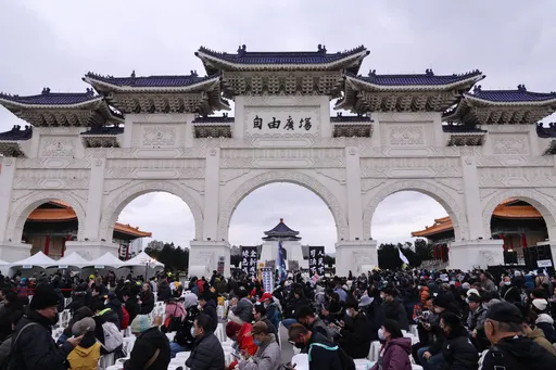 民眾黨「釘孤支」遊行今登場 上千民眾不畏寒風到場相挺
