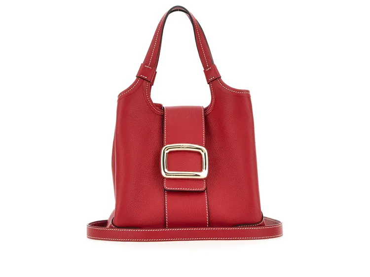 Roger Vivier Viv Choc寶石紅牛皮手提肩背女包，8萬元。品牌提供