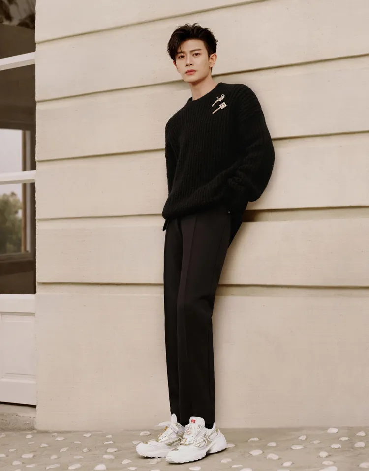 任嘉倫拍攝Roger Vivier新春系列廣告。品牌提供