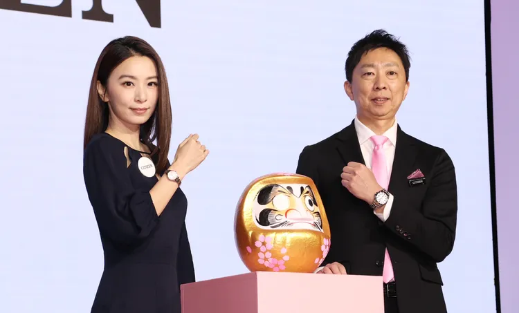 田馥甄（左）今出席代言手表品牌新品發佈記者會，高雅長裙更顯仙氣飄飄。莊宗達攝