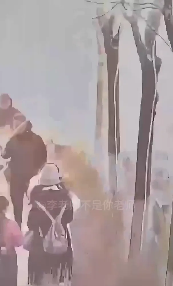 爆炸瞬間。翻攝自X