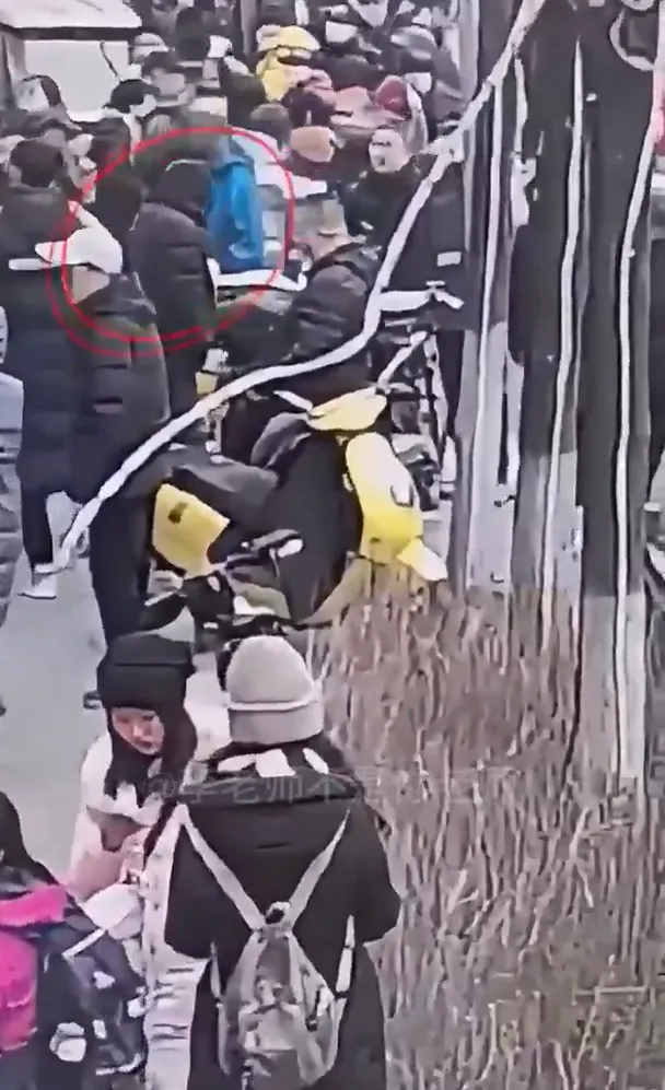 男子機車疑似導致爆炸。翻攝自X