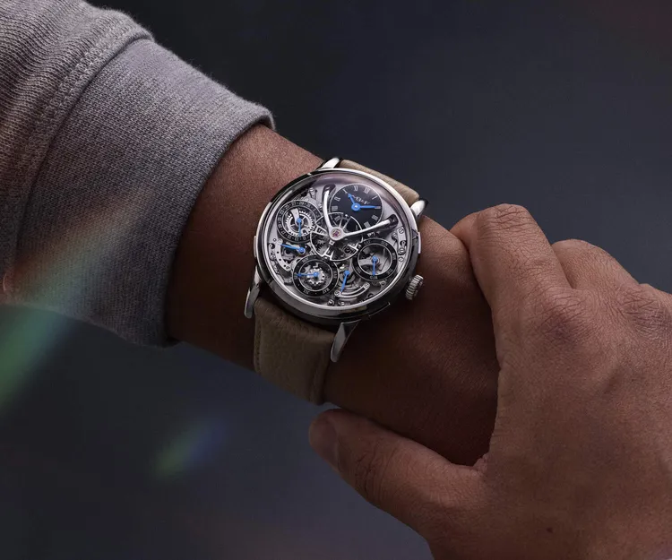 MB&F LM Perpetual Longhorn腕錶，44mm，精鋼錶殼，黑色亮漆小錶盤，小牛皮錶帶，全整合式萬年曆機芯，動力儲存72小時，防水深度30米，限量20只。品牌提供
