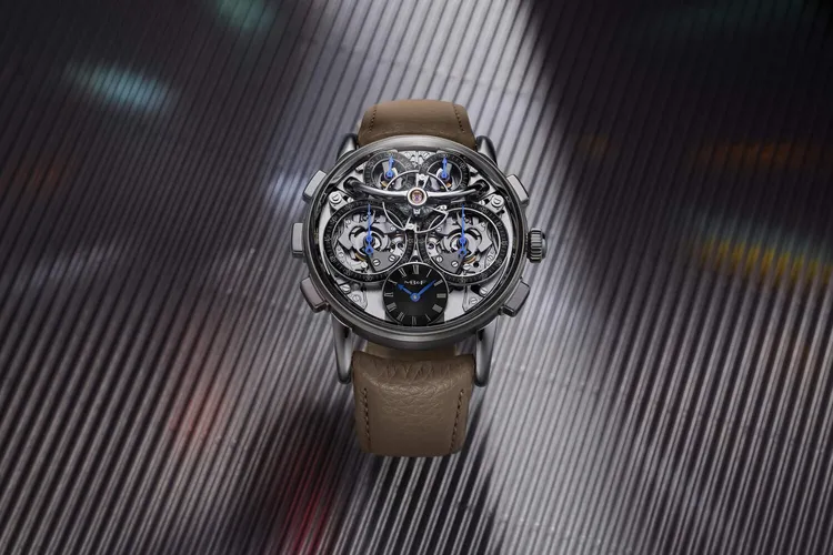 MB&F LM Sequential Flyback Longhorn腕錶，44mm，精鋼錶盤，黑色亮漆斜面錶盤，小牛皮錶帶，一體化雙計時碼錶飛返系統，動力儲存72小時，防水深度30米，全球限量20只。品牌提供