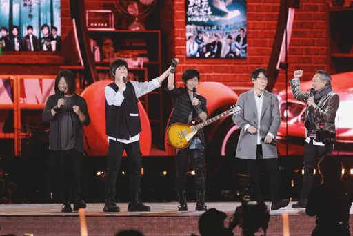 阿信化身《魷魚遊戲》「英熙娃娃」與粉絲玩123木頭人:贏了送大巨蛋門票