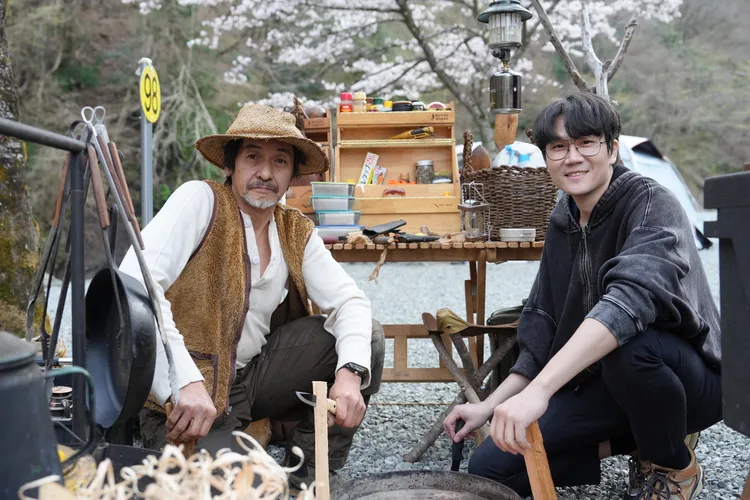 小玉在戶外音樂實境節目《Let's Camping 來去露營吧》中，與日本匠人一同體驗露營生活。圖／相信音樂提供