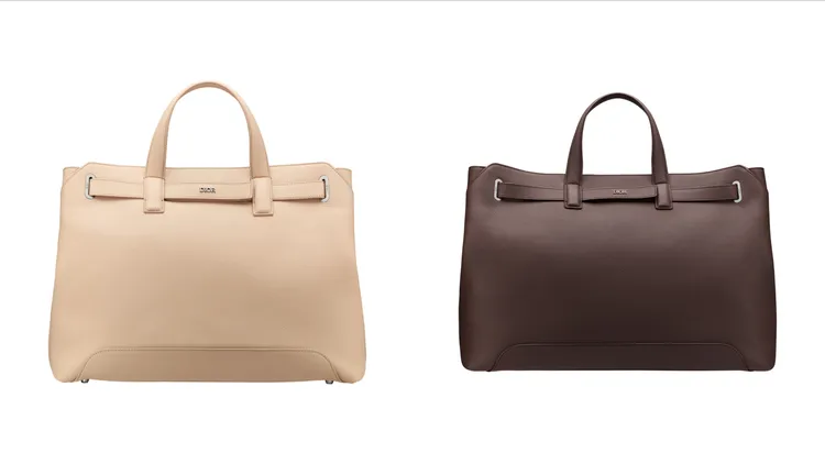 DIOR NORMANDIE大型托特包，22萬元。品牌提供