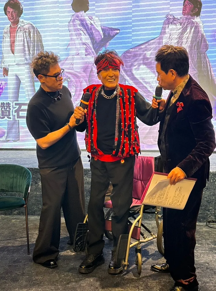 林沖奮力起身向親友致意。林丞偉攝