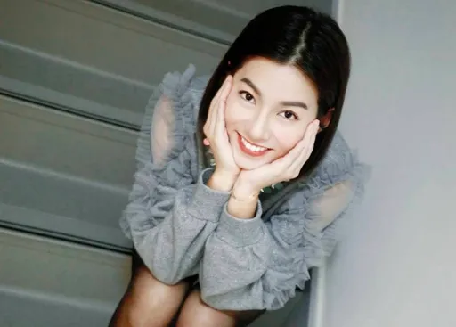 米可白過年幫媽賣餅　被大嬸當面毒舌批「你演戲很木頭」