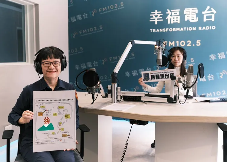 分局長蕭惠珠至幸福電台犯罪預防及交通安全宣講。警方提供