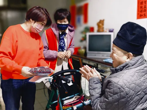 寒冬送暖，春節有愛—橘青春基金會用行動傳遞溫情
