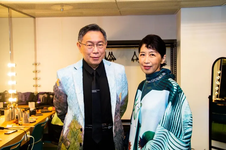 毛衣老師認為柯文哲除了爸爸的健康需要關心外，老婆陳佩琪也要注意健康。陳佩琪臉書