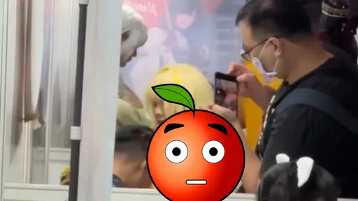 成人展傳禁辦!老司機抓龍手「洗奶面」畫面流出 網驚:誰扛得住