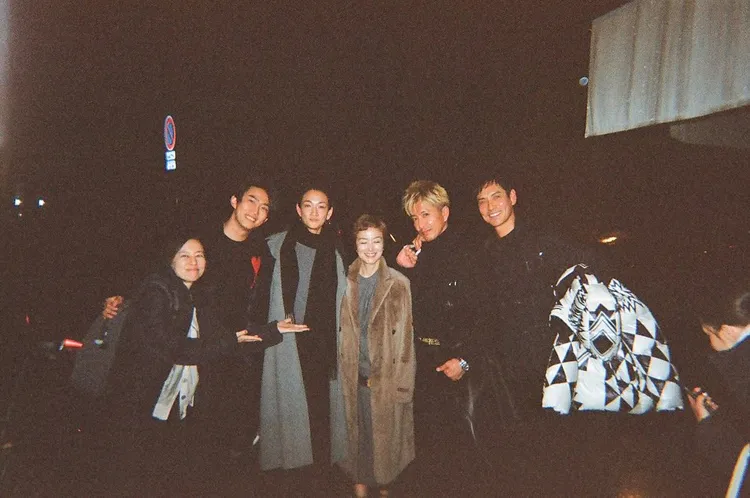 《GRAND MAISON PARIS》戲外氣氛愉快。翻攝玉澤演IG