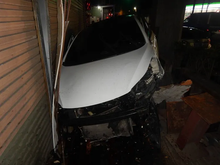 林男下車時渾身酒氣，酒測值明顯超標。民眾提供