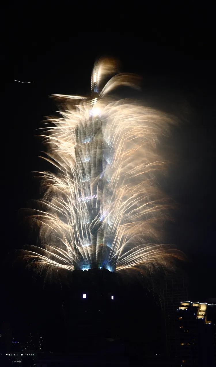 2025年台北101大樓煙火秀。莊宗達攝