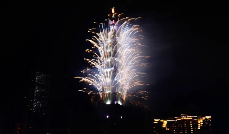 2025年台北101大樓煙火秀。莊宗達攝