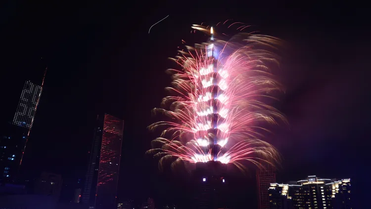 2025年台北101大樓煙火秀。莊宗達攝