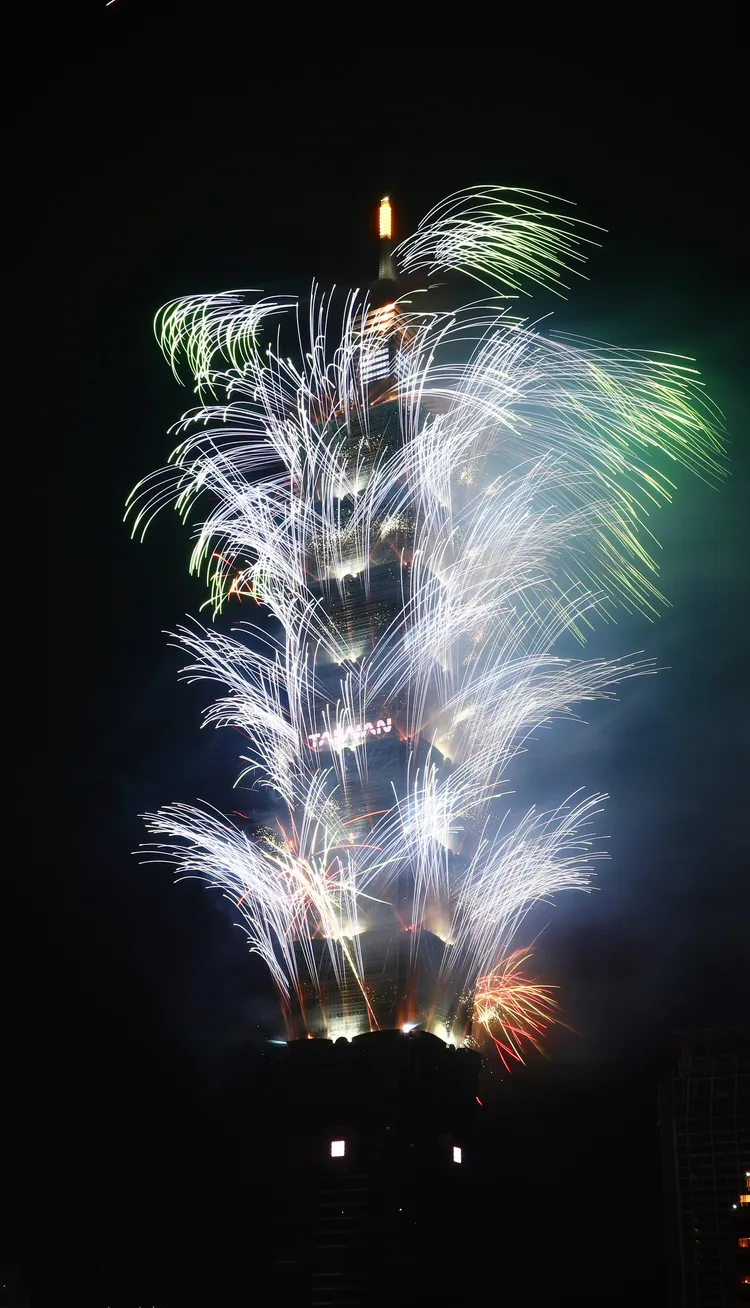 2025年台北101大樓煙火秀。莊宗達攝