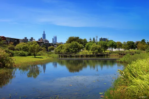 黃仁勳今將來台!輝達總部地點猜不停 台鐵回應「南港選址」