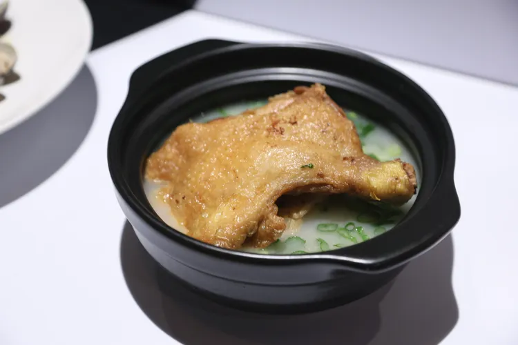 崔鉉碩聯名料理蔘雞湯。彭欣偉攝