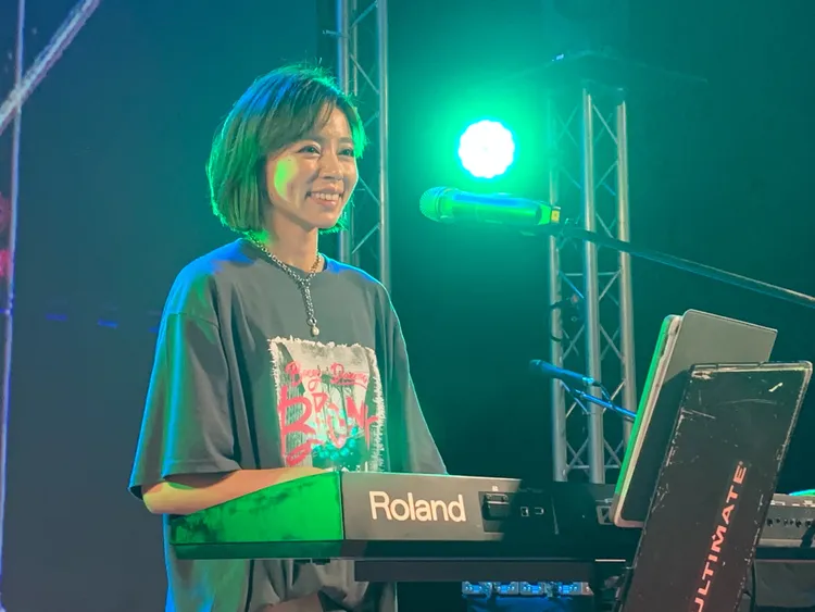 王瞳隨著樂團到各地演出。資料照