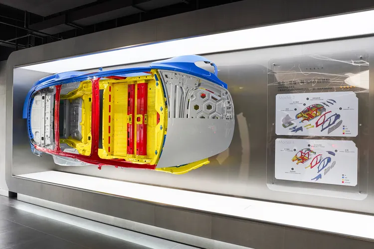 Tesla 首次在台展示車輛白車身結構，帶領車主了解屢獲國際安全評測機構五星評級的 Tesla 電動車結構設計。業者提供