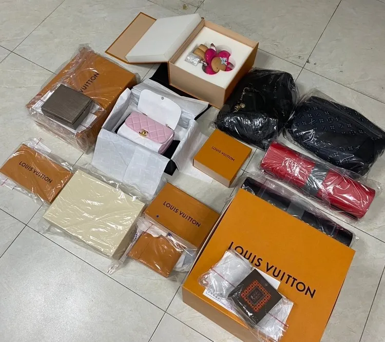 檢調查扣名牌包。桃園地檢署提供