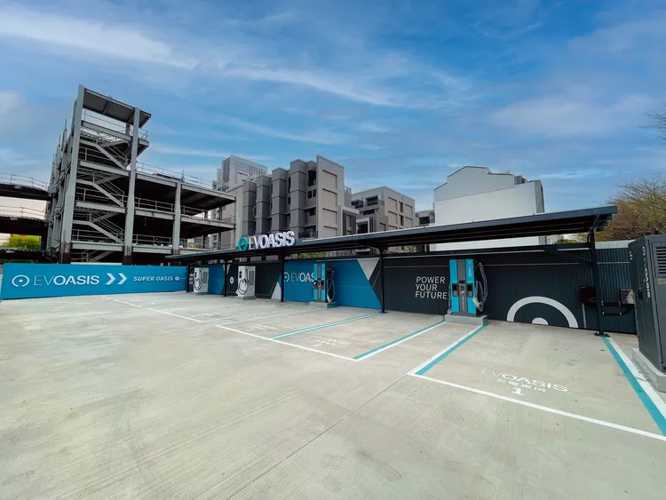 為了更高效地使用電力，EVOASIS同時也引入了智能充電容量調節機制。業者提供