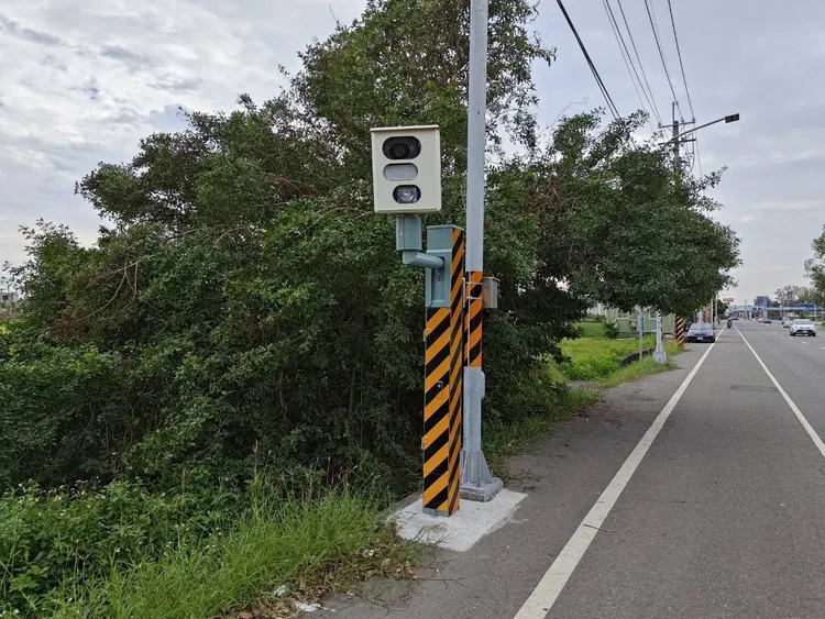 雲林縣新增的5處科技執法設備，以取締超速。闖紅燈為主。雲林縣警局提供