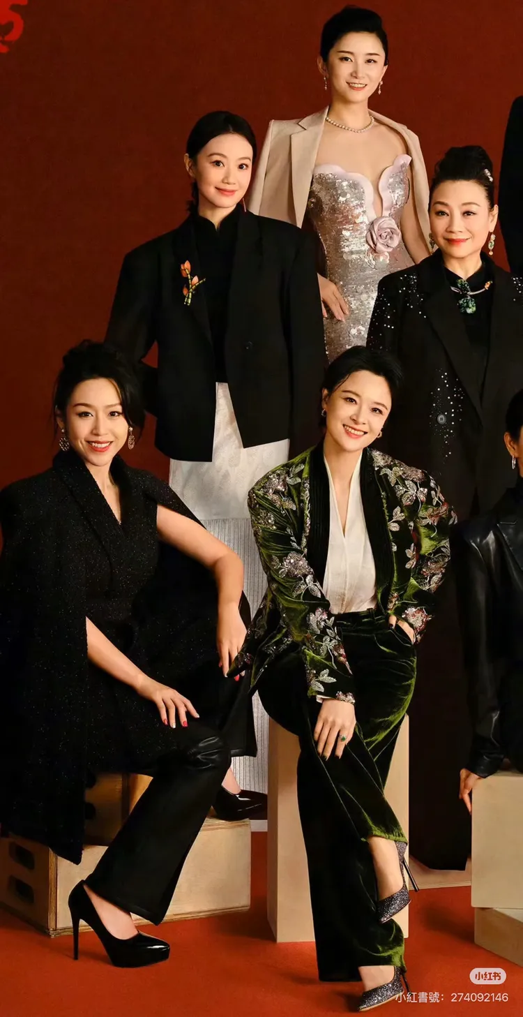 「富察貴人」趙秦（左至右、上至下）、「流朱」戰菁一、「端妃」李宜娟、「寶鵑」梁藝馨、「曹貴人」陳思斯。翻攝小紅書