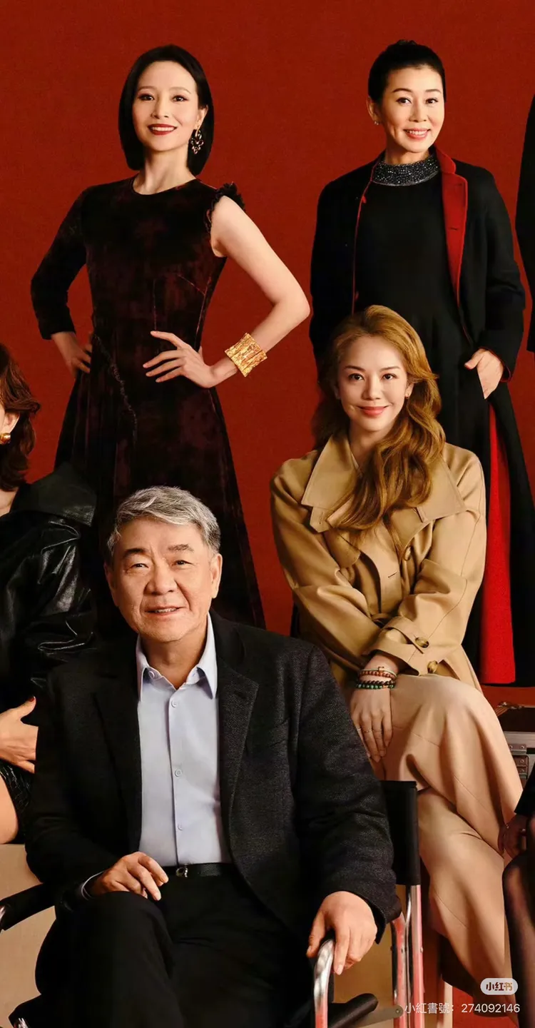 「剪秋」楊凱純（左至右、上至下）、「齊妃」張雅萌、「敬妃」楊紫嫣、導演鄭曉龍。翻攝小紅書