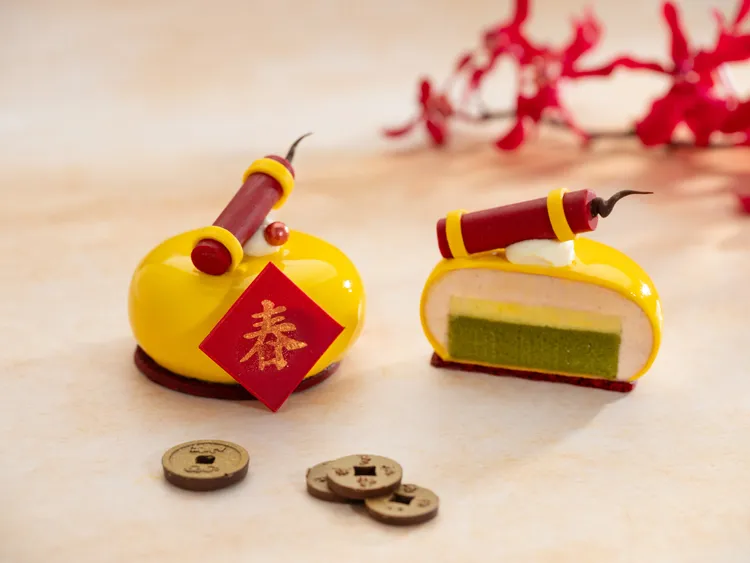 台北文華東方酒店「文華餅房」推出新春限定小蛋糕「新年炮竹」。台北文華東方酒店提供