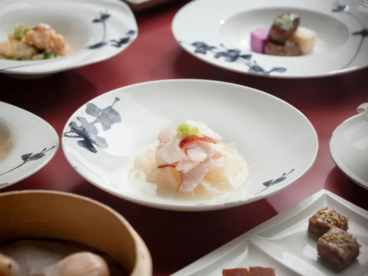 台北文華東方酒店「雅閣」中餐廳「花開富貴賀年套餐」過橋斑片燴水晶絲。台北文華東方酒店提供