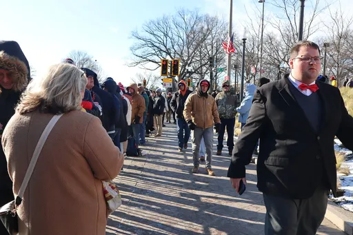 他狂飆8小時車一睹就職大典 1數字揭川普魅力退燒